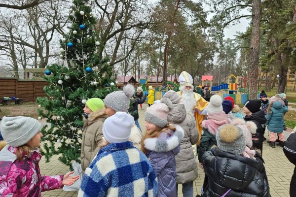 У резиденції Святого Миколая